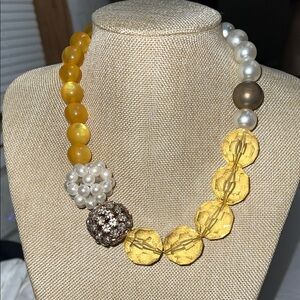 Vintage Chic Beaded Necklace with Gold and White Accents